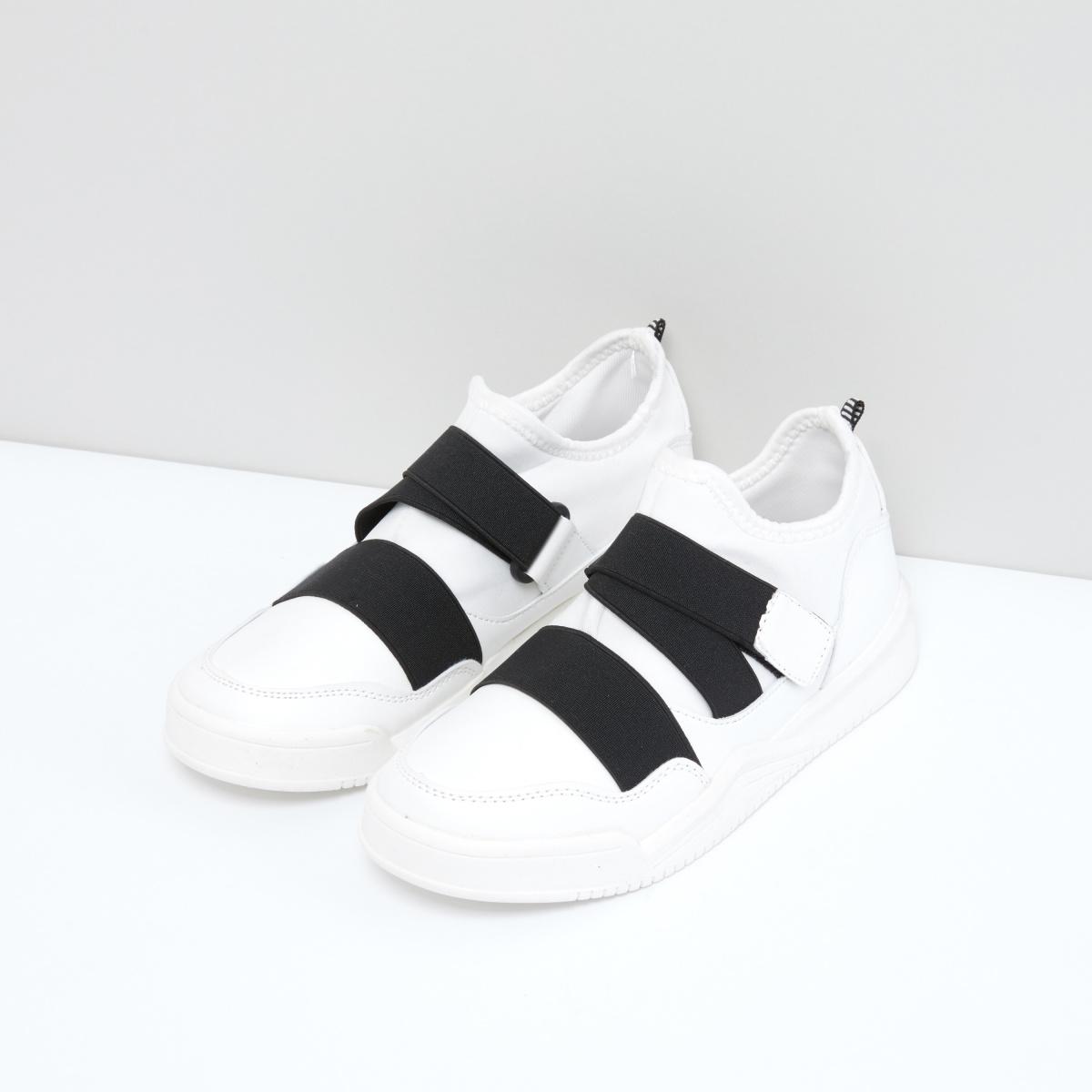 Slip-On Sports Shoes with Elasticised Straps and Hook and Loop Closure