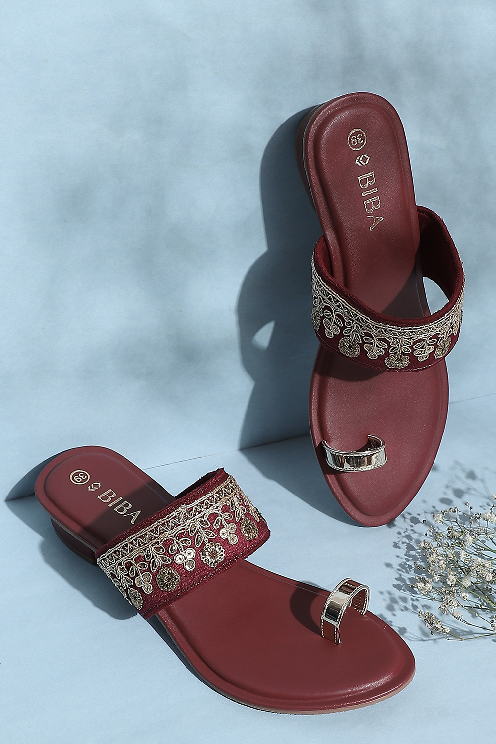 

Maroon Embroidered Ring Toe Sandals