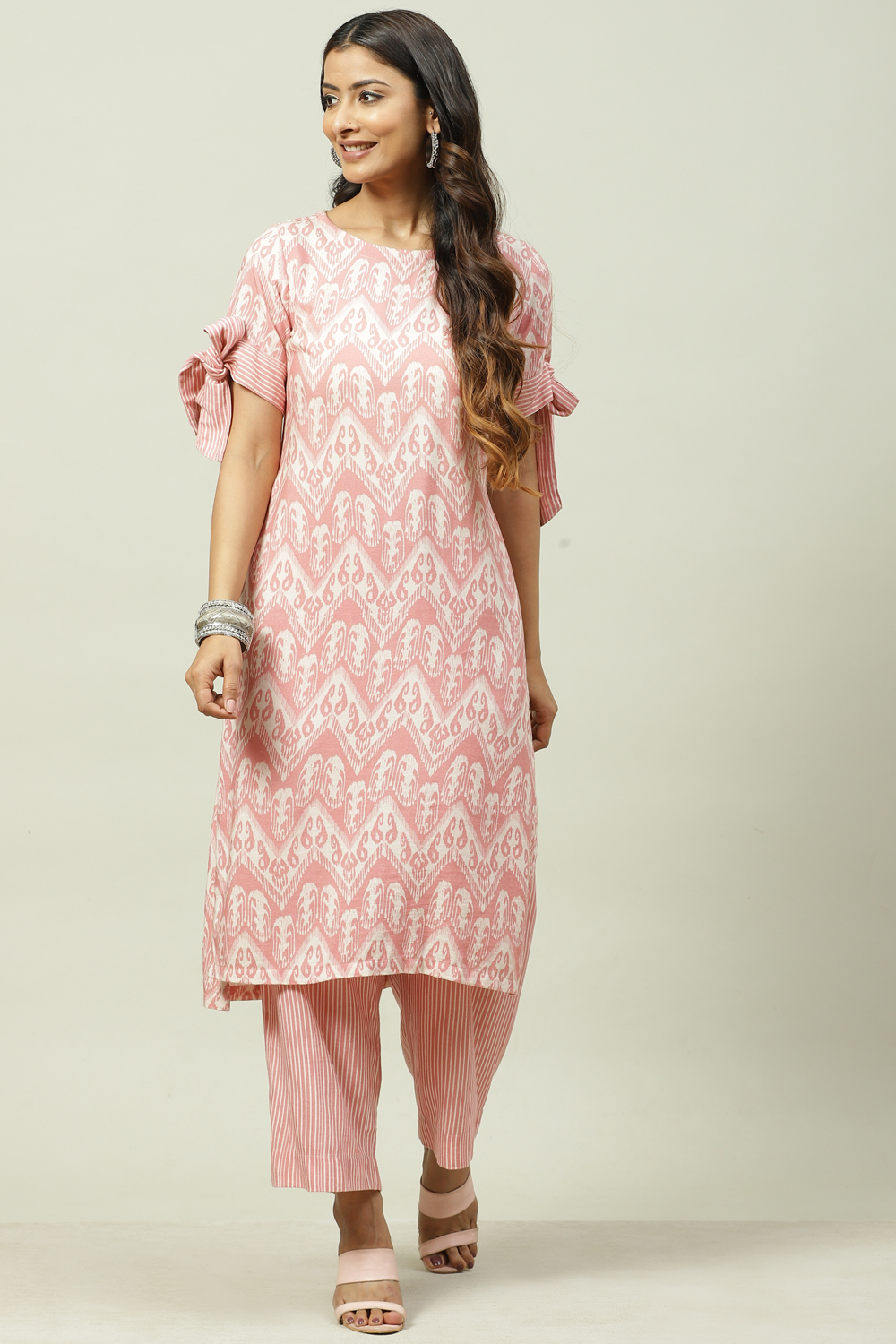 

Dull Rose Rayon Straight Fusion Printed Kurta Set, Rose pink