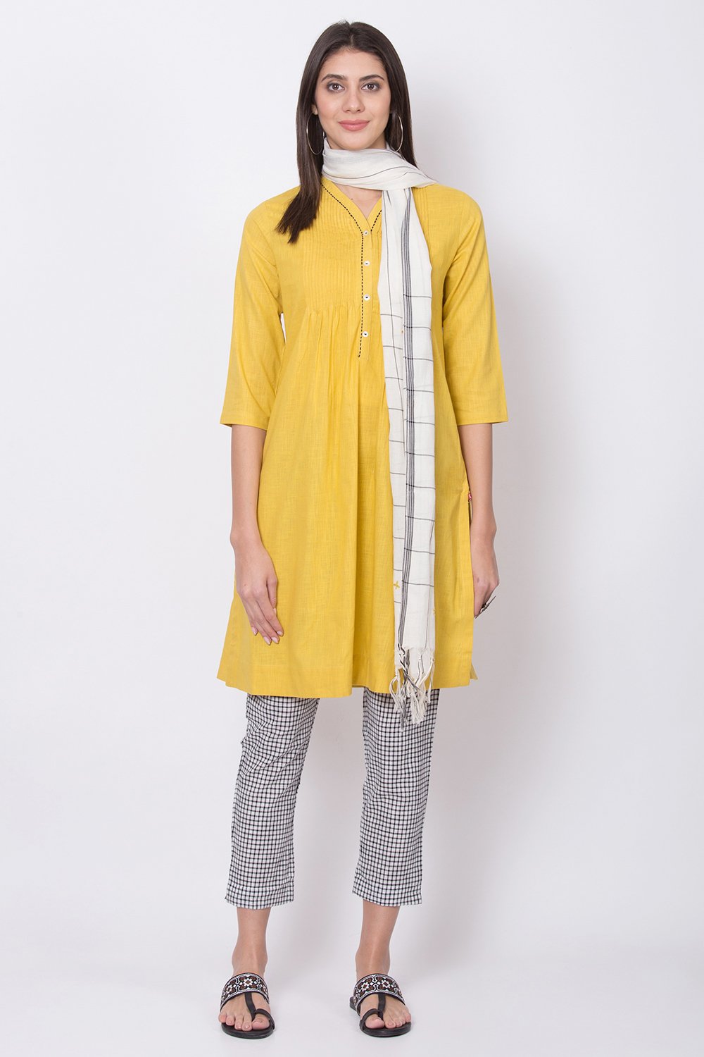 

Mustard And Black Cotton Straight Kurta Slim Pant Suit Set, Yellow