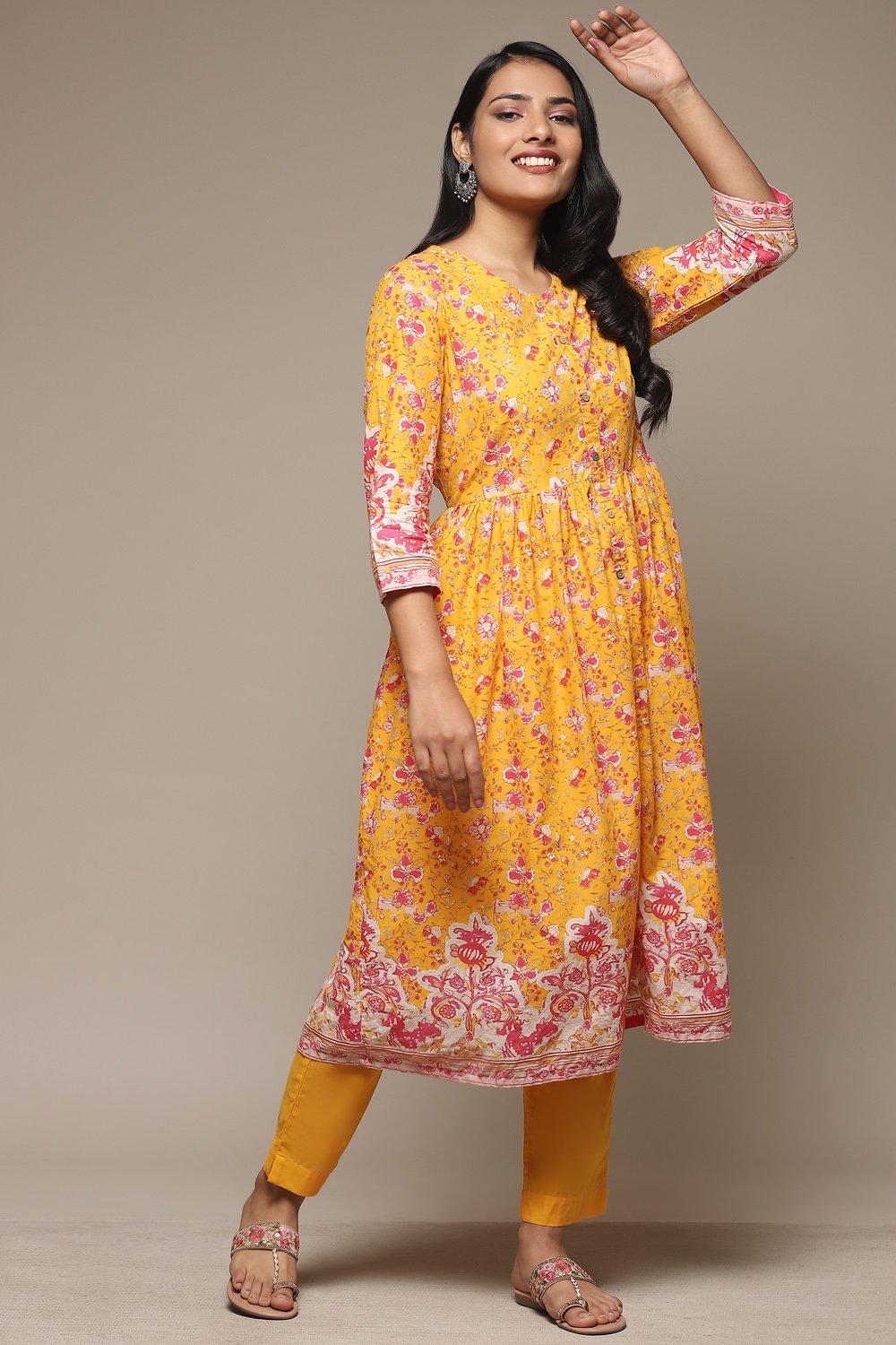 

Mustard Cotton Gathered Kurta Pant 2 Piece Set