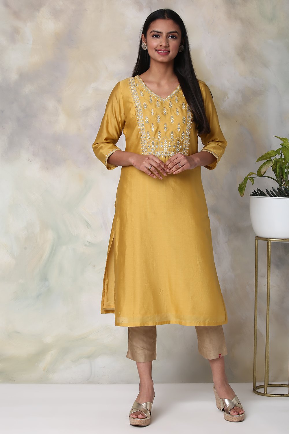 

Mustard Cotton Silk Straight Yarndyed Kurta, Yellow