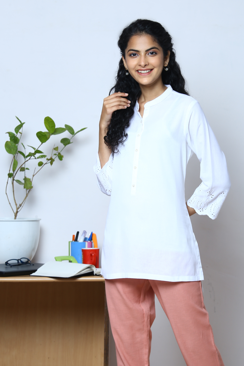 

White Cotton Flax Solid Kurti