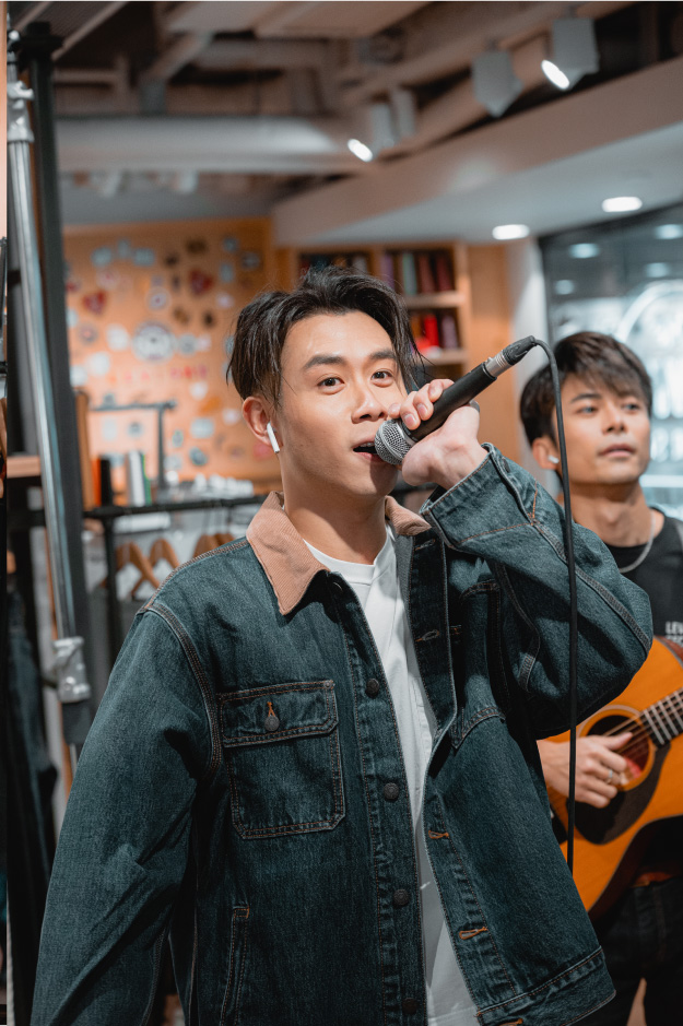 One Promise 樂隊在 Levi's 店内演唱歌曲 - Levi’s 香港音樂